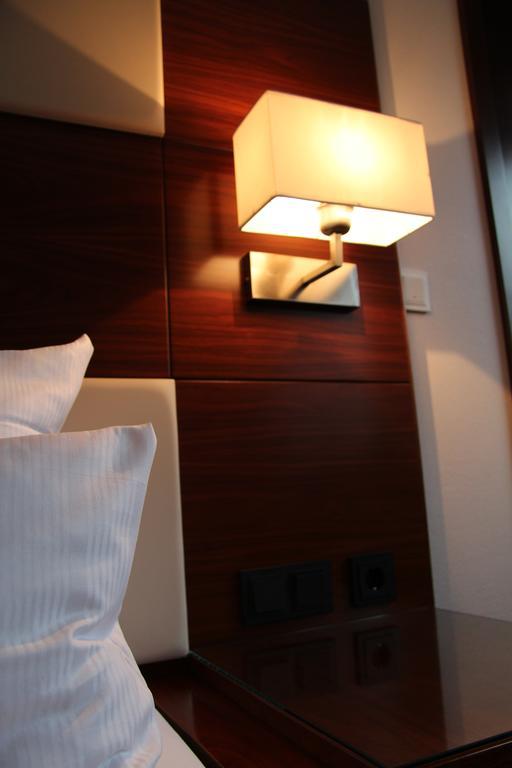 Adena Hotel Бремерхафен Экстерьер фото